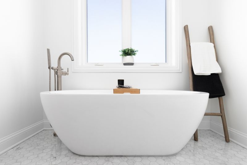 Freestanding oval tub